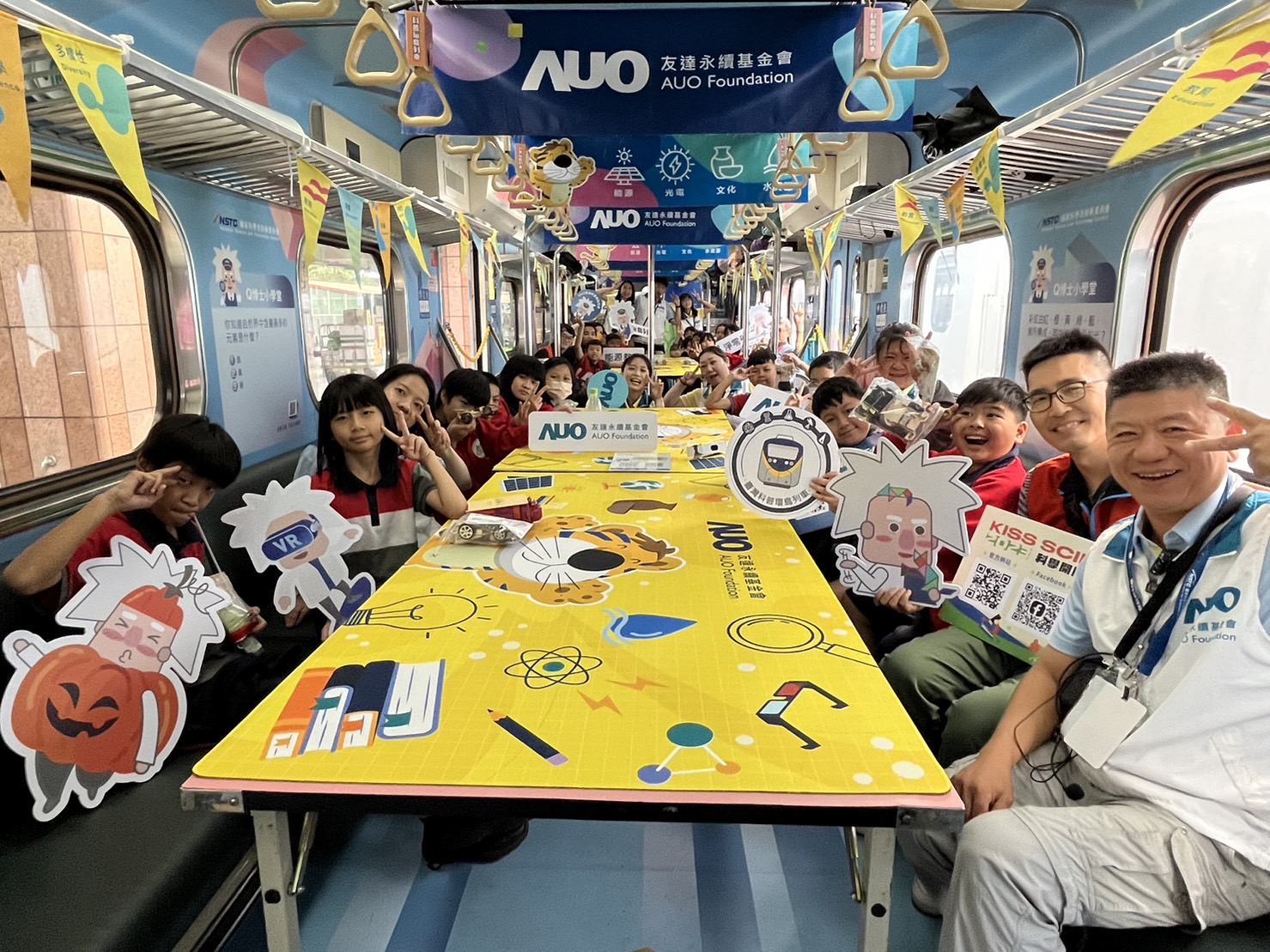 3499拉斯维加斯永續基金會參與「臺灣科普環島列車」，設計基礎科學車廂課程，以「淨零碳排和永續能源」為主題，讓學生透過創意實驗認識淨零知識，以及思考生活中的減碳行為